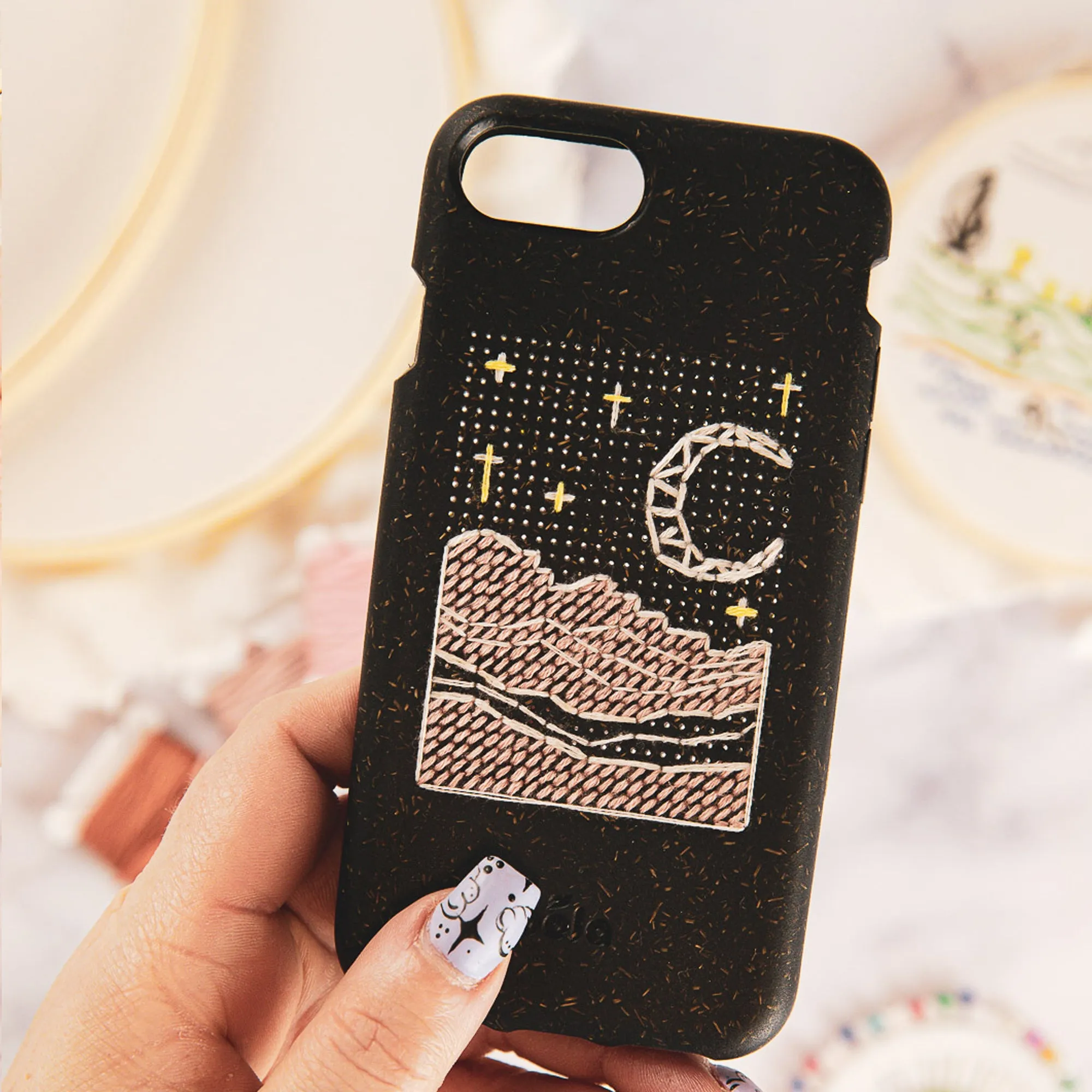 Black iPhone 6/6s/7/8/SE Stitch Case